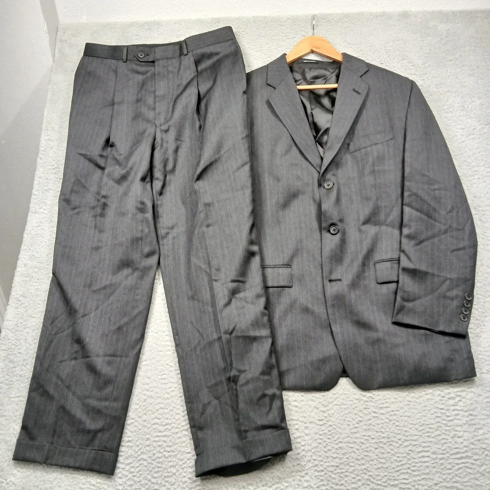 Calvin Klein Suit 40R Gray Pinstripe 2-Button Wool Cashmere Blend Made in Canada